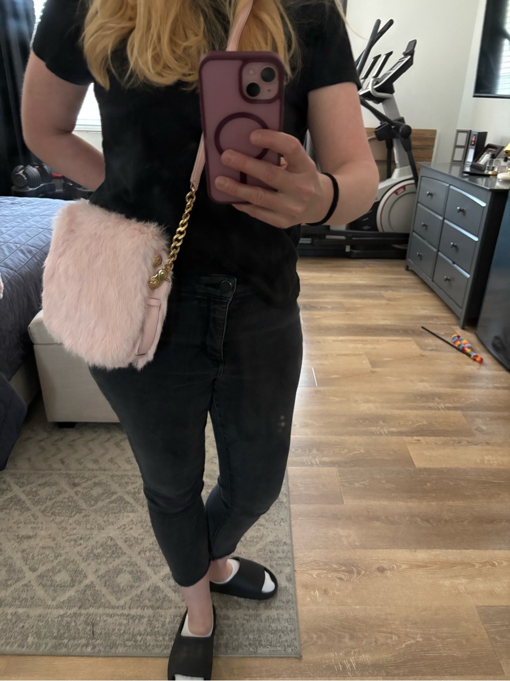 Circa 2007 Juicy Couture Rabbit Fur Blush Pink Crossbody with Gold Chain - Picture 7 of 16